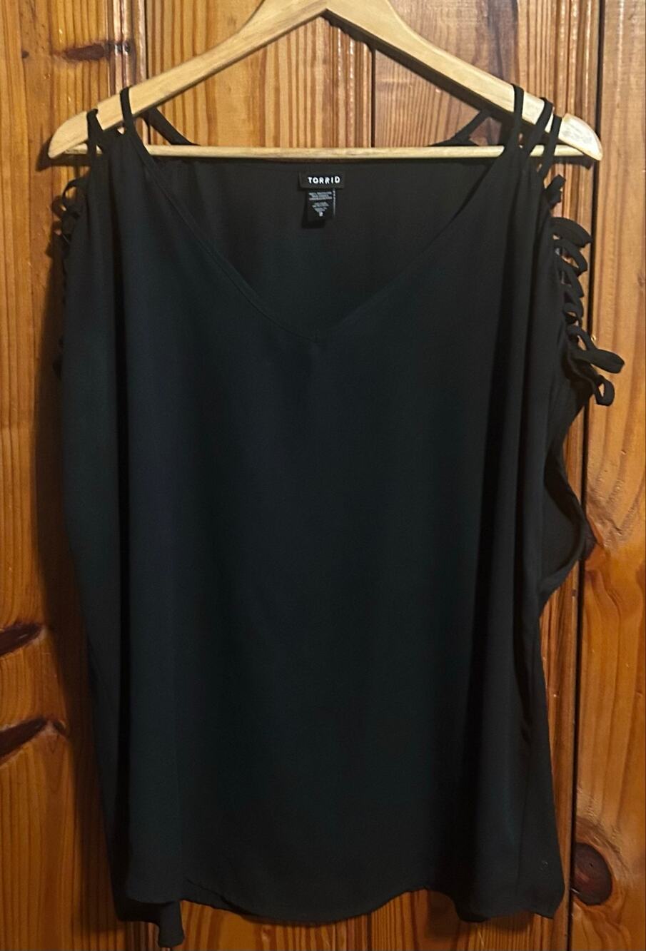 Torrid Women’s Black cut out sleeve top short sleeve emo moto size 2x